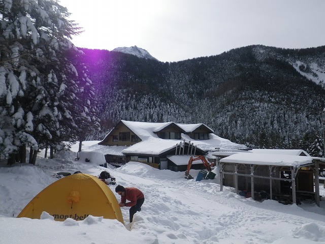 厳冬期　赤岳鉱泉　テント泊