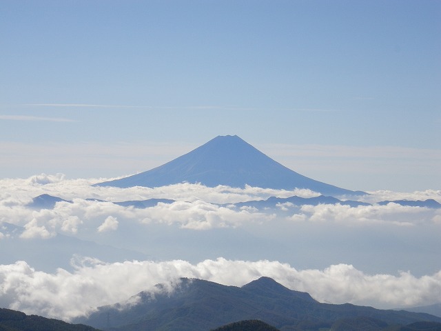 紅葉の金峰山へ。晴天で富士山、五条石、瑞牆山、小川山、南アルプス、八ケ岳も一望！