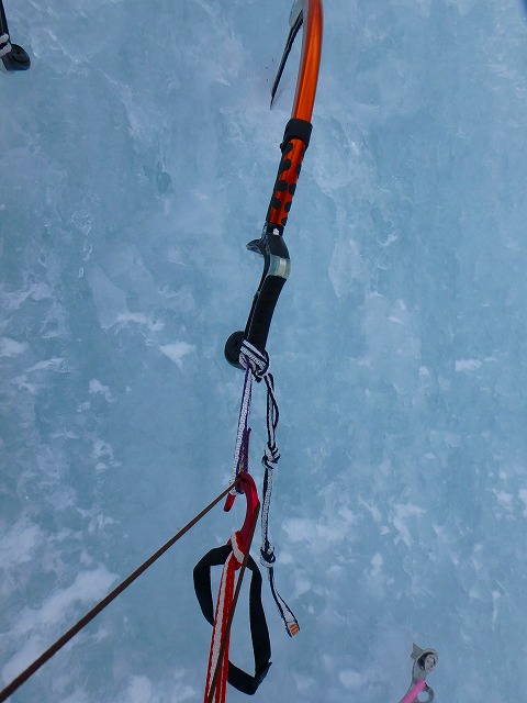 岩根山荘アイスツリーでアイスクライミング♪トップロープでリードの練習♪