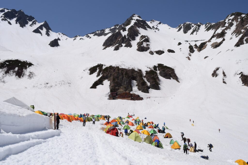 26536553 m 【2026冬用寝袋】おすすめコスパ最強シュラフをご紹介！登山・キャンプ用でモンベル・イスカ・ナンガ・タケモの体験談＆スペック比較