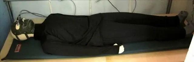 国際規格 ISO 23537 (旧 EN 13537) の注意点 アンダーウェアと帽子を着用したマネキン