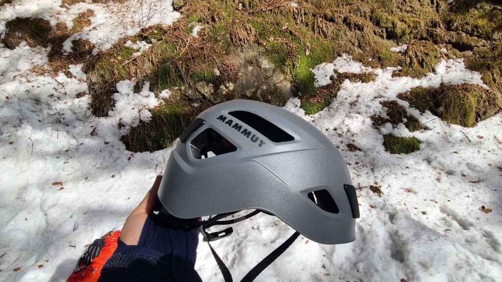 スカイウォーカー3.0は軽量で使用感のいいコスパヘルメット