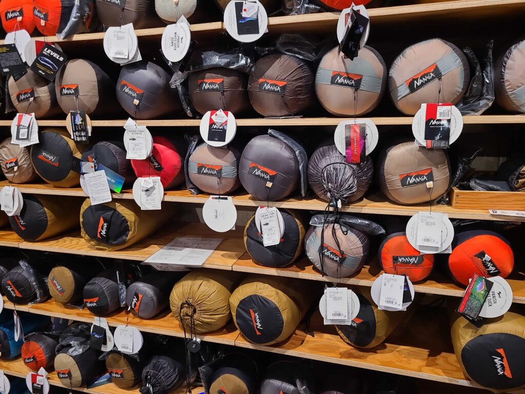 【ナンガ寝袋の別注モデルはお得?】オーロラライト&UDDバッグの違いを比較! 4 ナンガのシュラフ・寝袋のラインナップ