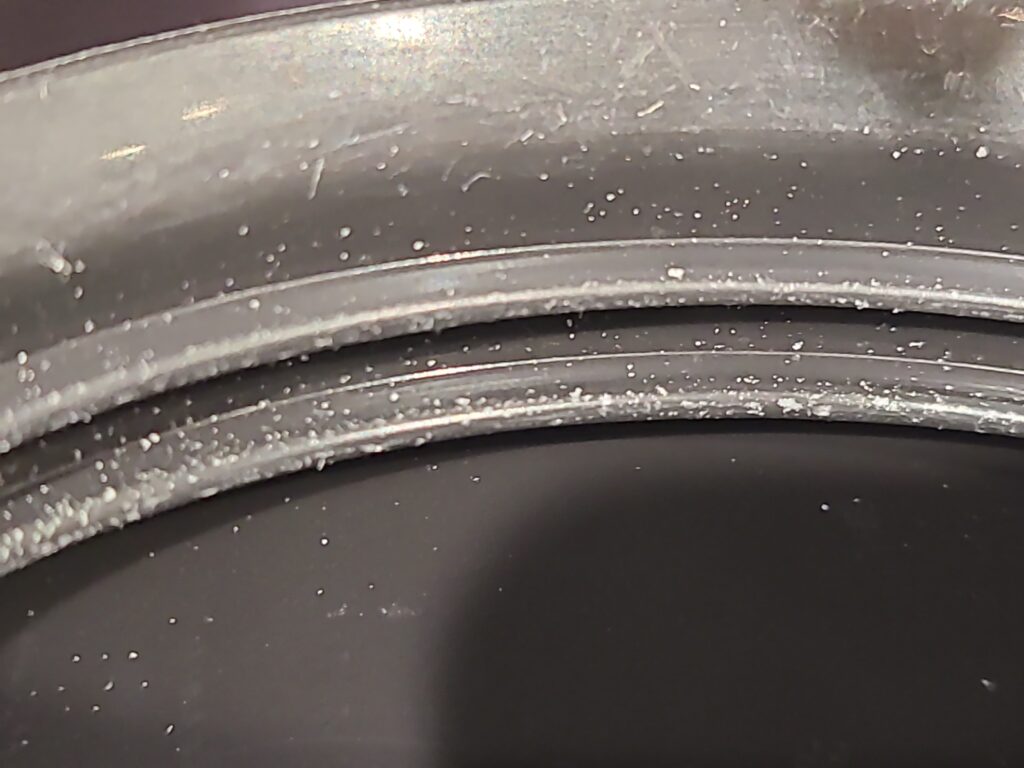 【使用レビュー】山専ボトルとモンベルを比較してサーモスを選んだ理由と使用感 25 モンベル アルパインサーモボトル コップの内側が削れて粉がでている