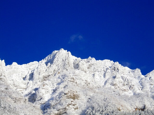 yukiyama sleepingbag05 【2026冬用寝袋】おすすめコスパ最強シュラフをご紹介！登山・キャンプ用でモンベル・イスカ・ナンガ・タケモの体験談＆スペック比較